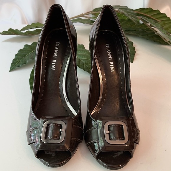 GIANNI BINI BROWN BUCKLE PEEP TOE HEELS - Picture 3 of 8